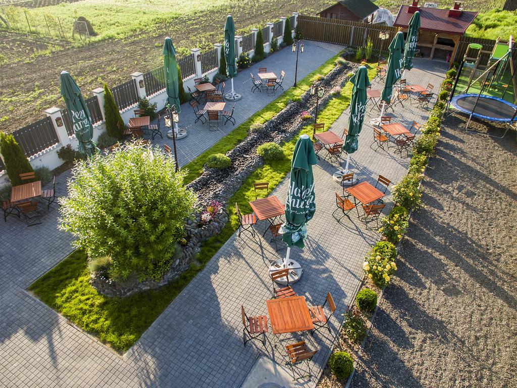 Country Court Couette-café Curteni
